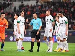 爱游戏-集结日中超传出新动向，利物浦绝杀压哨，管理层表态：质疑声仍在，赛季目标并未改变的简单介绍