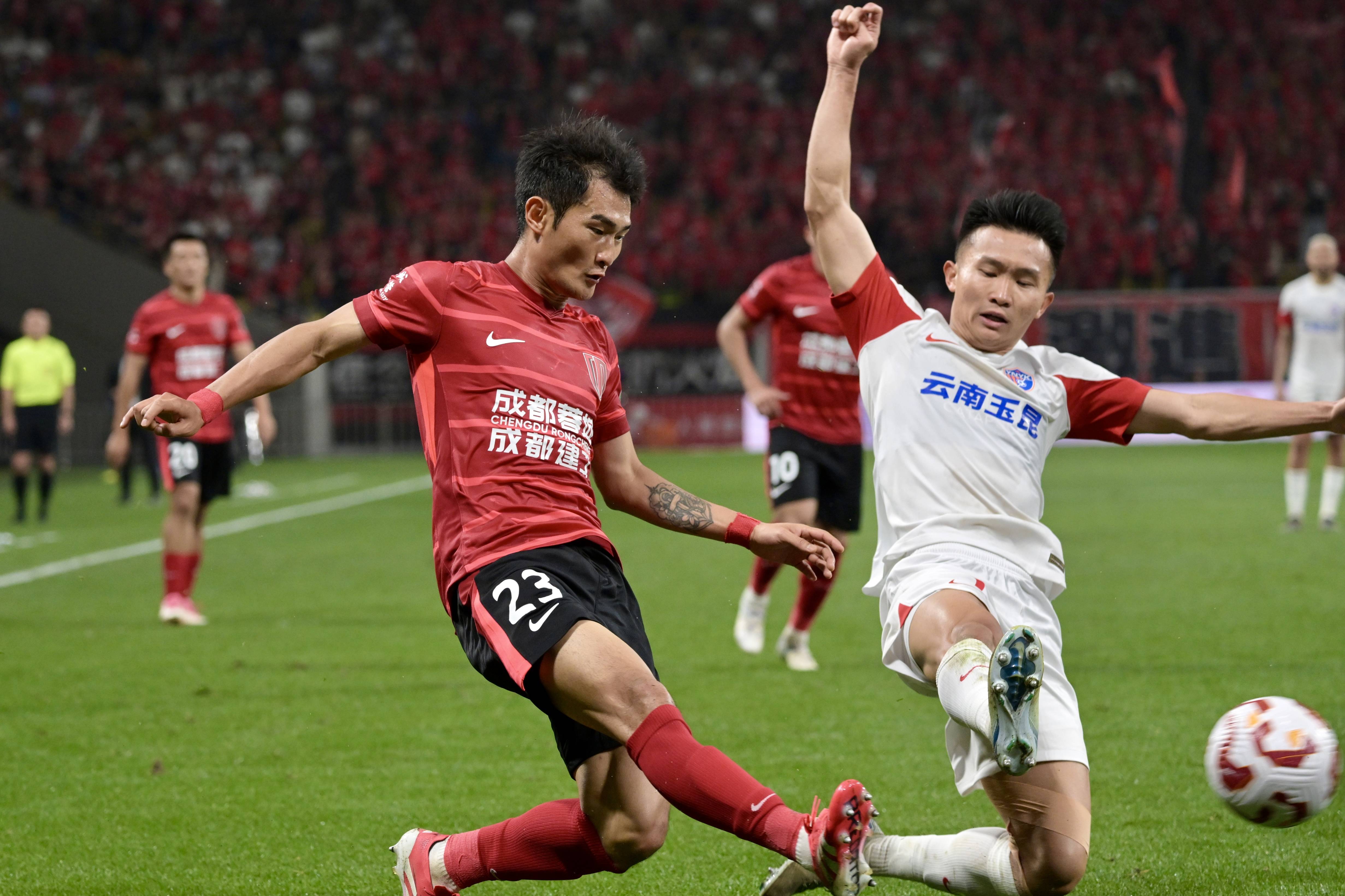 爱游戏体育-包含冲刺阶段成都蓉城调整名单以备中超；外线爆发环节打磨；管理层满意；阵容厚度经受考验的词条