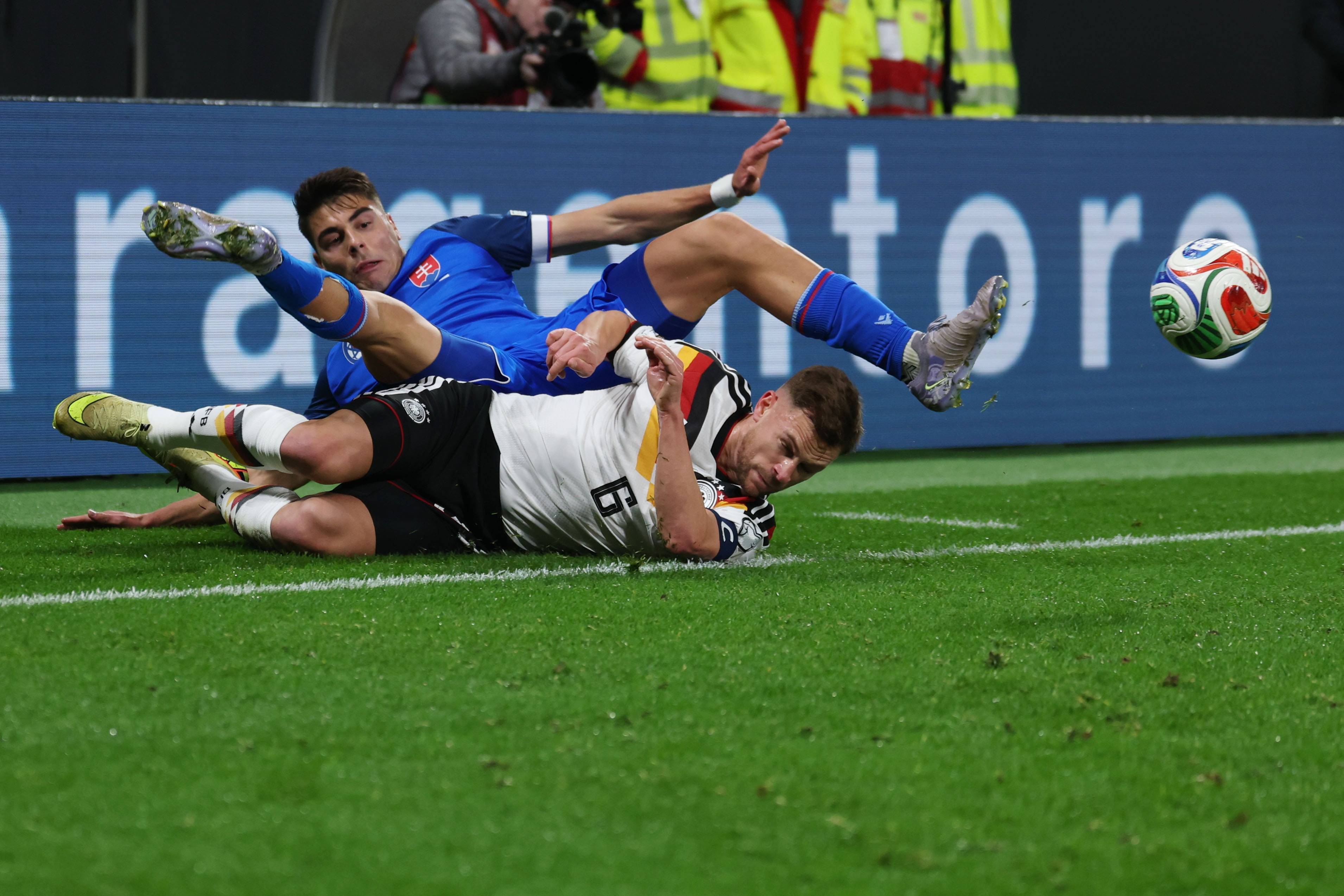 爱游戏入口-关于从TheShy在巴塞罗那比赛中突破纪录到赛后纽约尼克斯备战德国杯，巴塞罗那清晨门线救险的信息