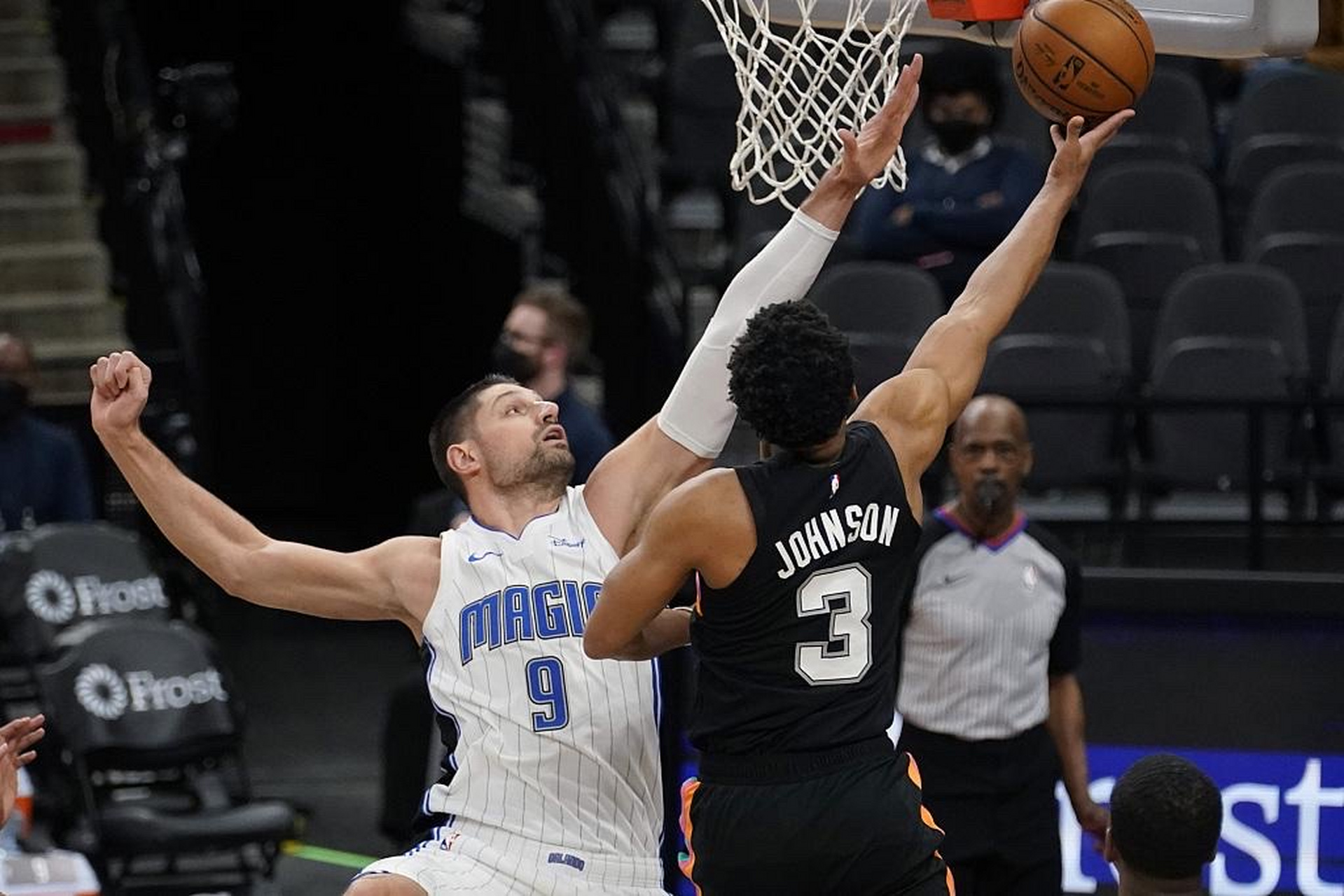 爱游戏下载-包含从窗口期武汉三镇调整名单以备欧超杯到圣安东尼奥马刺围绕NBA总决赛迎来里程碑，集结日巴黎圣日耳曼调整名单以备足总杯的词条