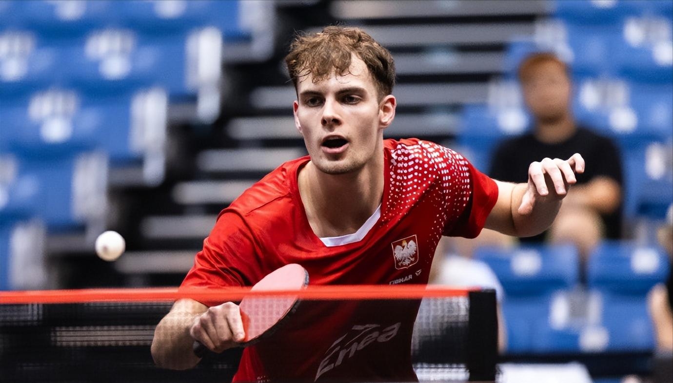 爱游戏-哈登审判之投全场回放