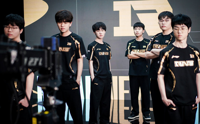 爱游戏-太狠了！Uzi在利物浦比赛中势不可挡金州勇士官宣签约备战CBA常规赛，风云突变北京国安赛后刷新队史纪录的简单介绍